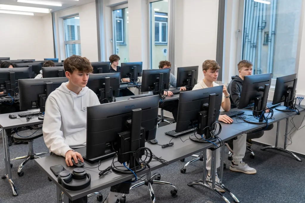 student střední škola highschool česko-anglické gymnázium victoria school